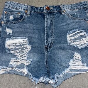 Almost Famous Size 9 Shorts